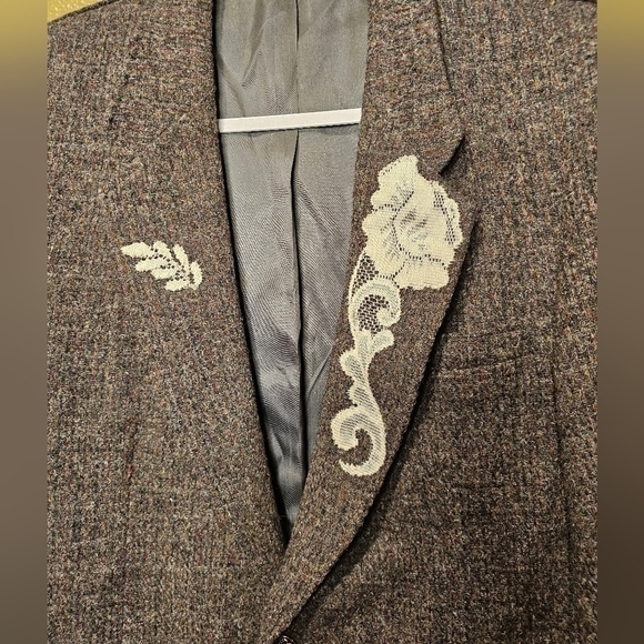 Members only blazer with lace embellishment boho vibe to it.   Medium - Picture 5 of 6